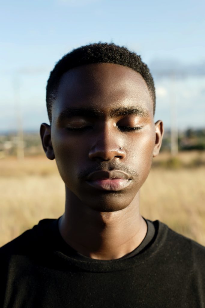 jeune homme africain adolescent